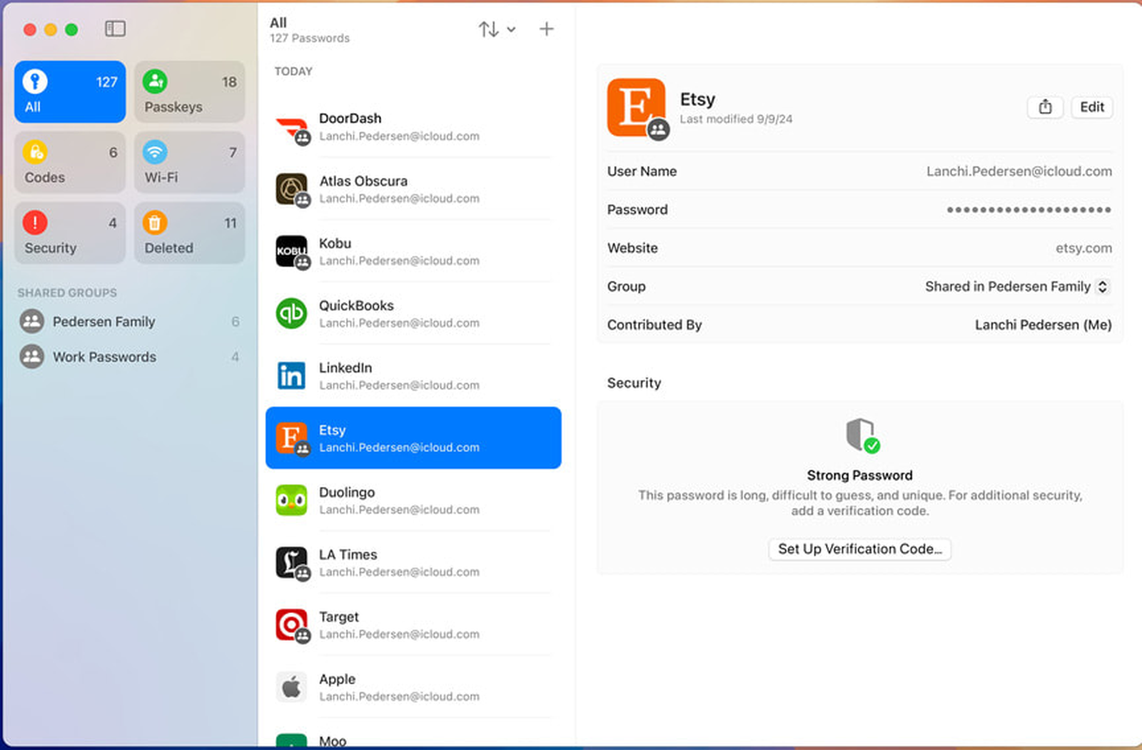 App Mots de passe macOS — vue principale avec sidebar, liste de comptes et détail sécurité